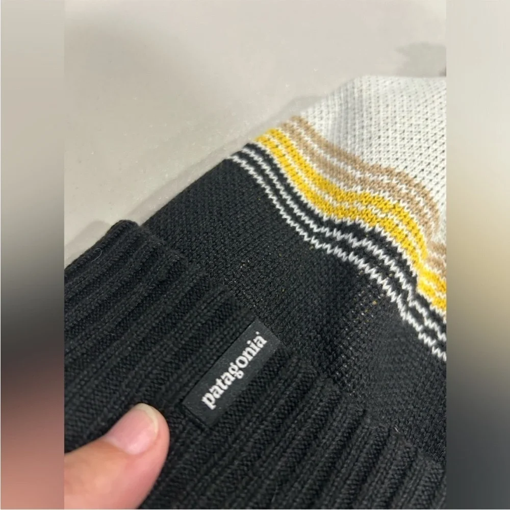 Patagonia Youth Powder Town Beanie Cream Black NWT Recycled Polyester Kids
